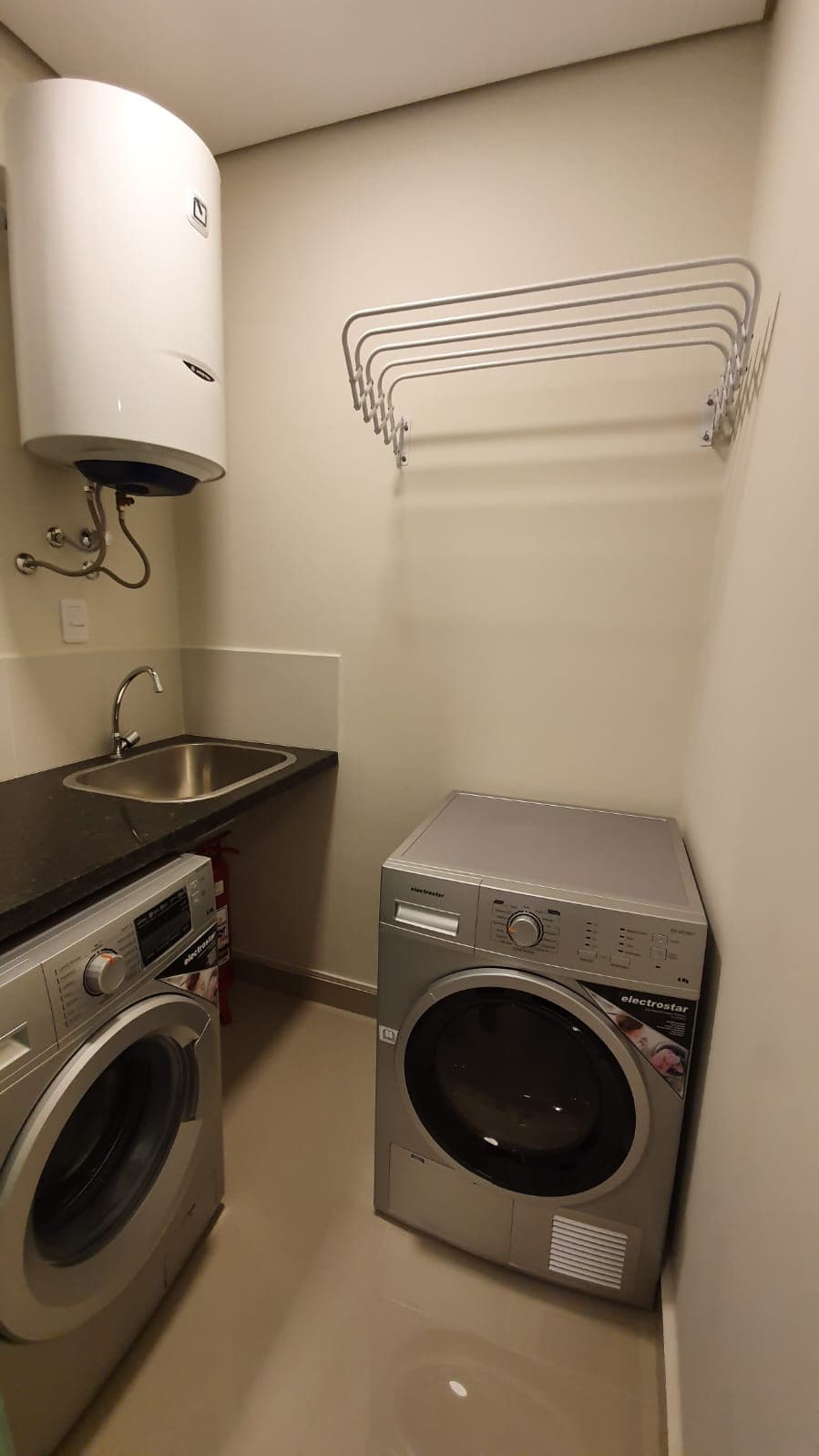 En alquiler departamento amoblado de 2 dormitorios con cochera zona Villa Morra, foto 5