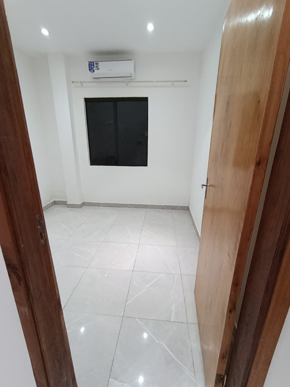 ID 16693 - Alquilo amplia casa en Mariano Roque Alonso, foto 4
