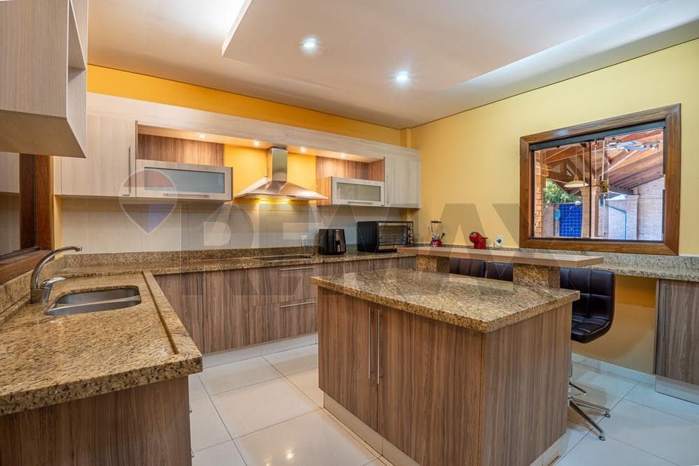 Residencia de 4 dormitorios en Las Lomas, foto 5