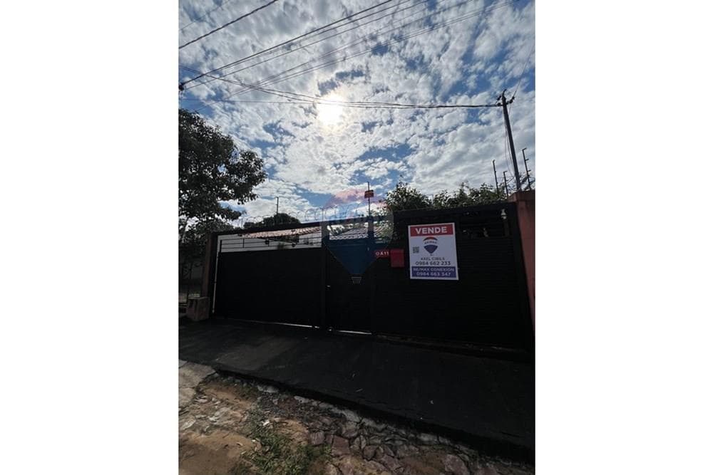 Casa con piscina en Condominio Cerrado – Capiatá