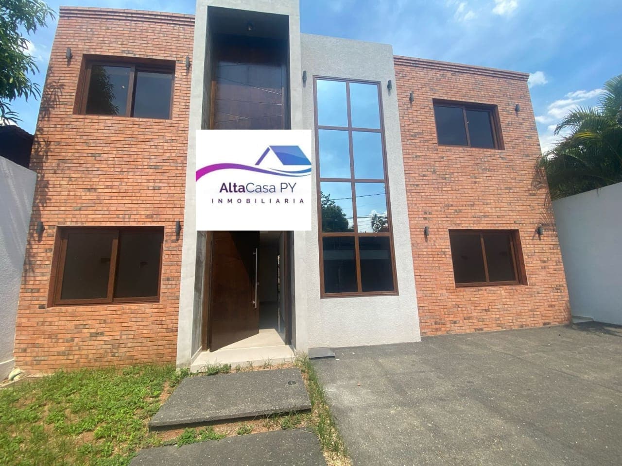 / vendo hermosa casa a estrenar en el b. Mburucuyá c /4 suites, foto 1