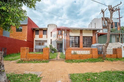Vendo casa en barrio mburucuya