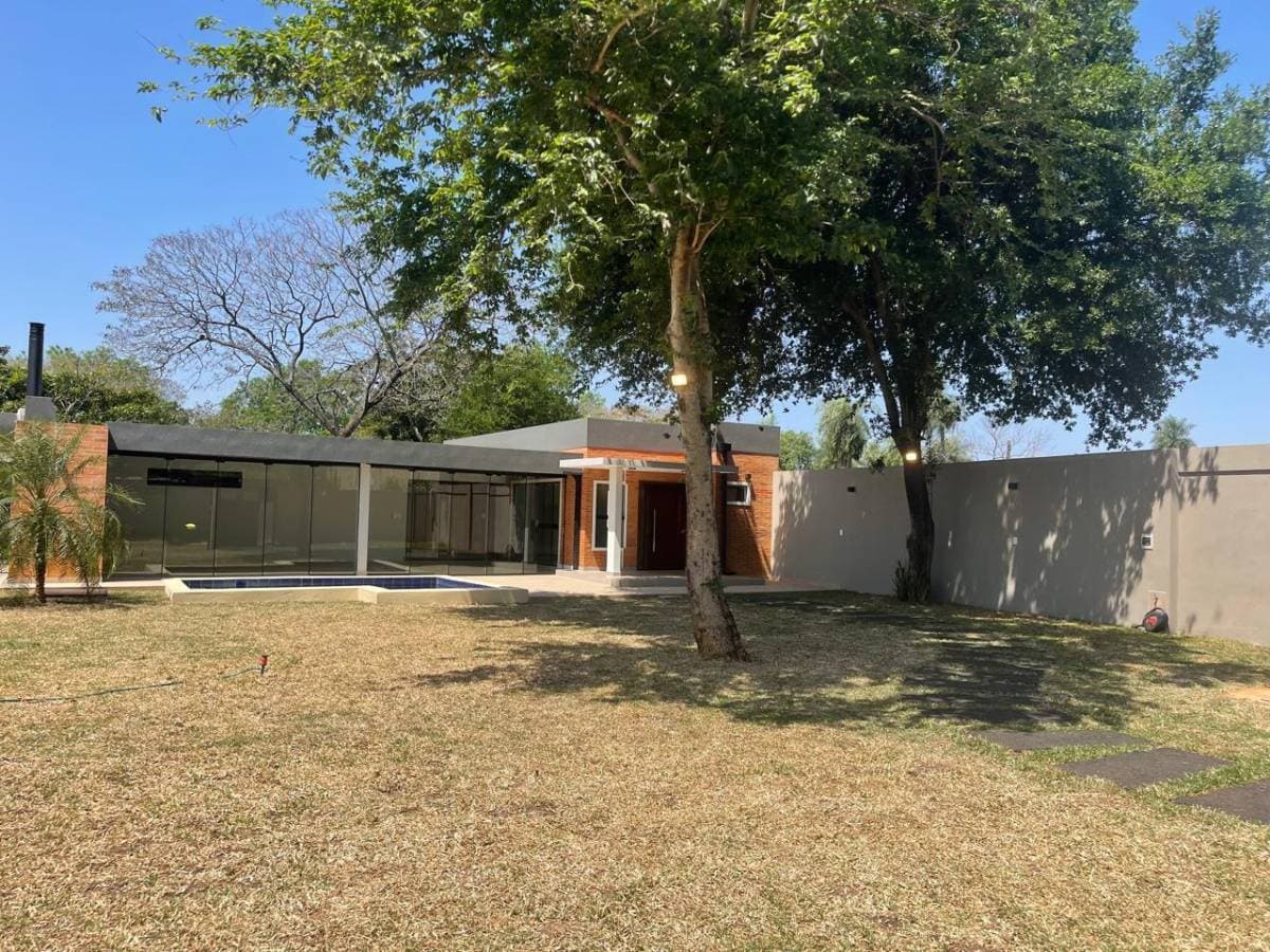 Casa en Luque zona loma merlo, foto 3