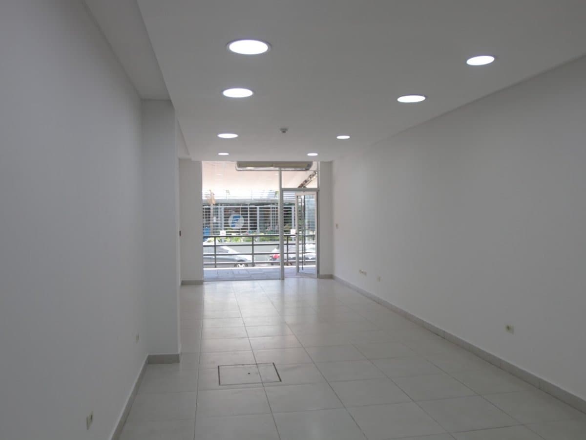 Alquilo salon para comercio u oficina en Villa Morra!