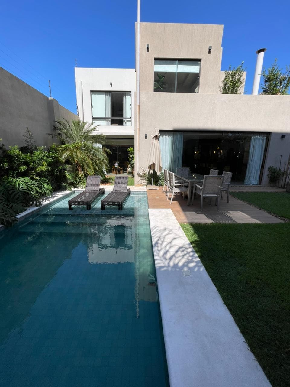 Hermosa casa a una cuadra de avenida venezuela — foto 2