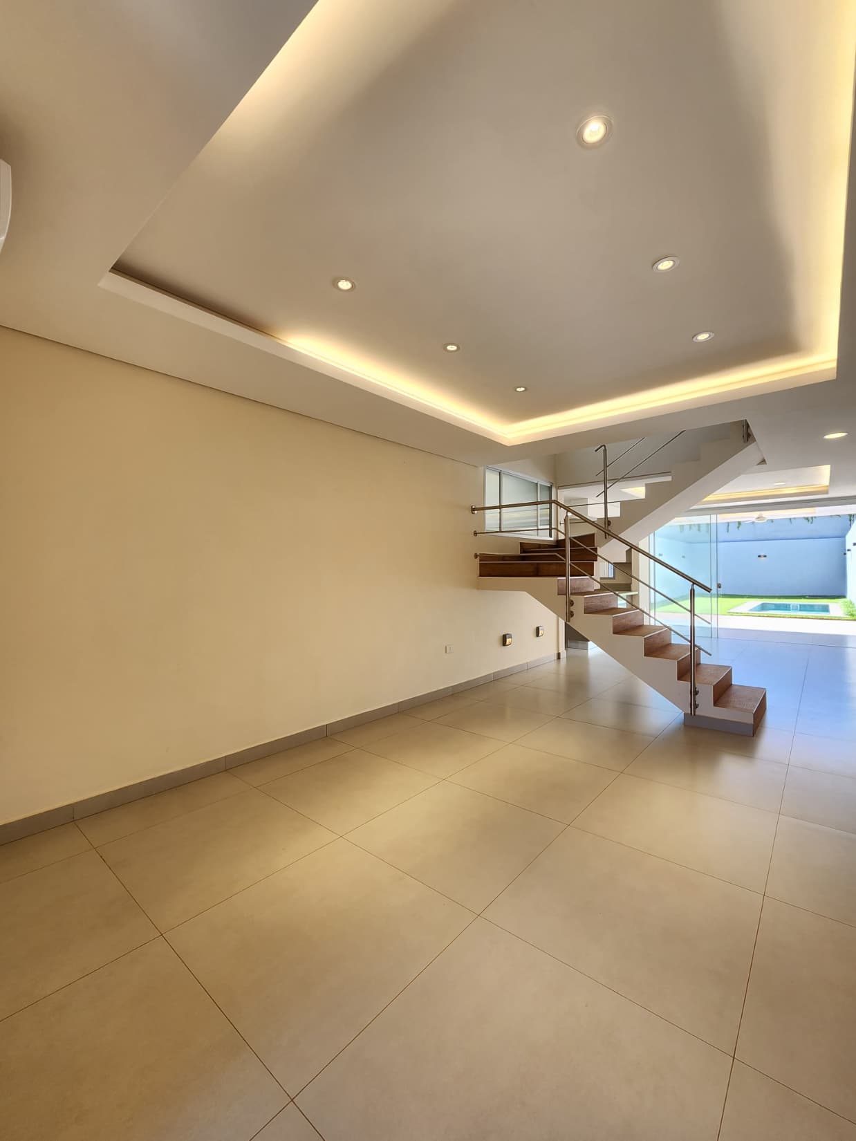amplio y moderno Duplex Zona Plaza Madero, Luque, foto 2