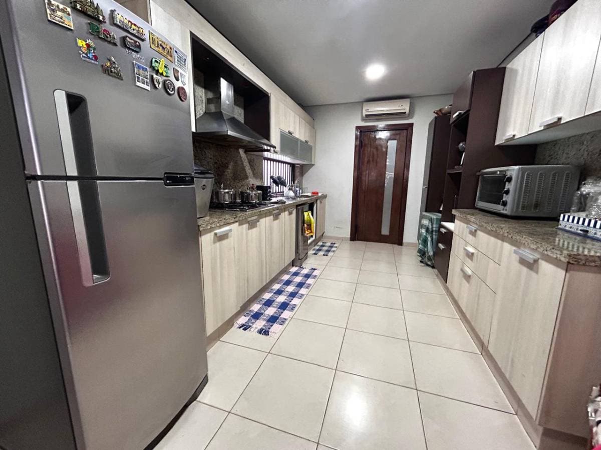 En venta amplia casa pareada en ykua sati — foto 4