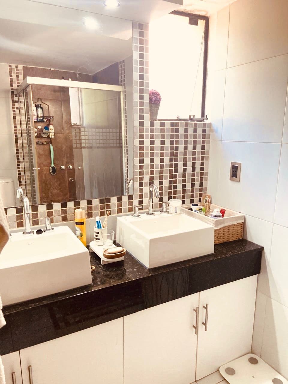 En alquiler coqueto dúplex de 3 habitaciones en barrio los laureles — foto 4