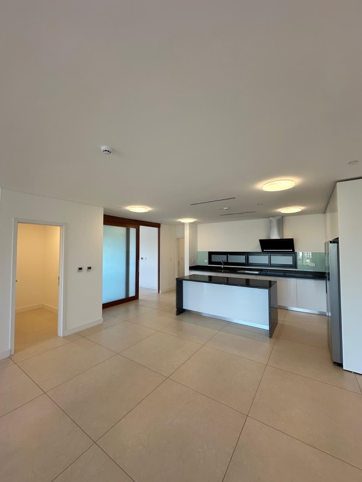 Barrio ycua sati, depto de 3 dormitorios con 314m2 en alquiler, foto 2