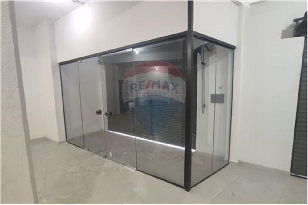 Vende amplio local comercial sobre acceso sur, foto 2