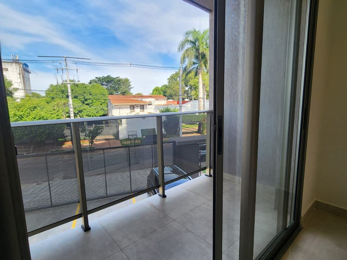 Alquilo departamento 2 dorm en Luque zona hotel bourbon