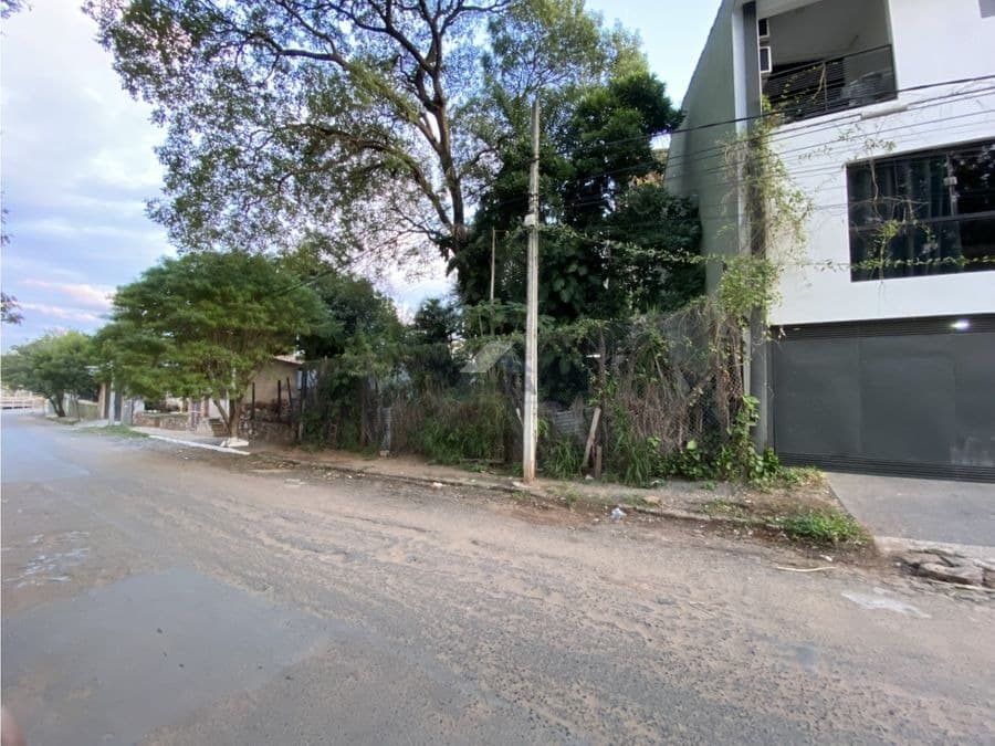 Terreno de calle a calle al lado del colegio SIL, foto 3
