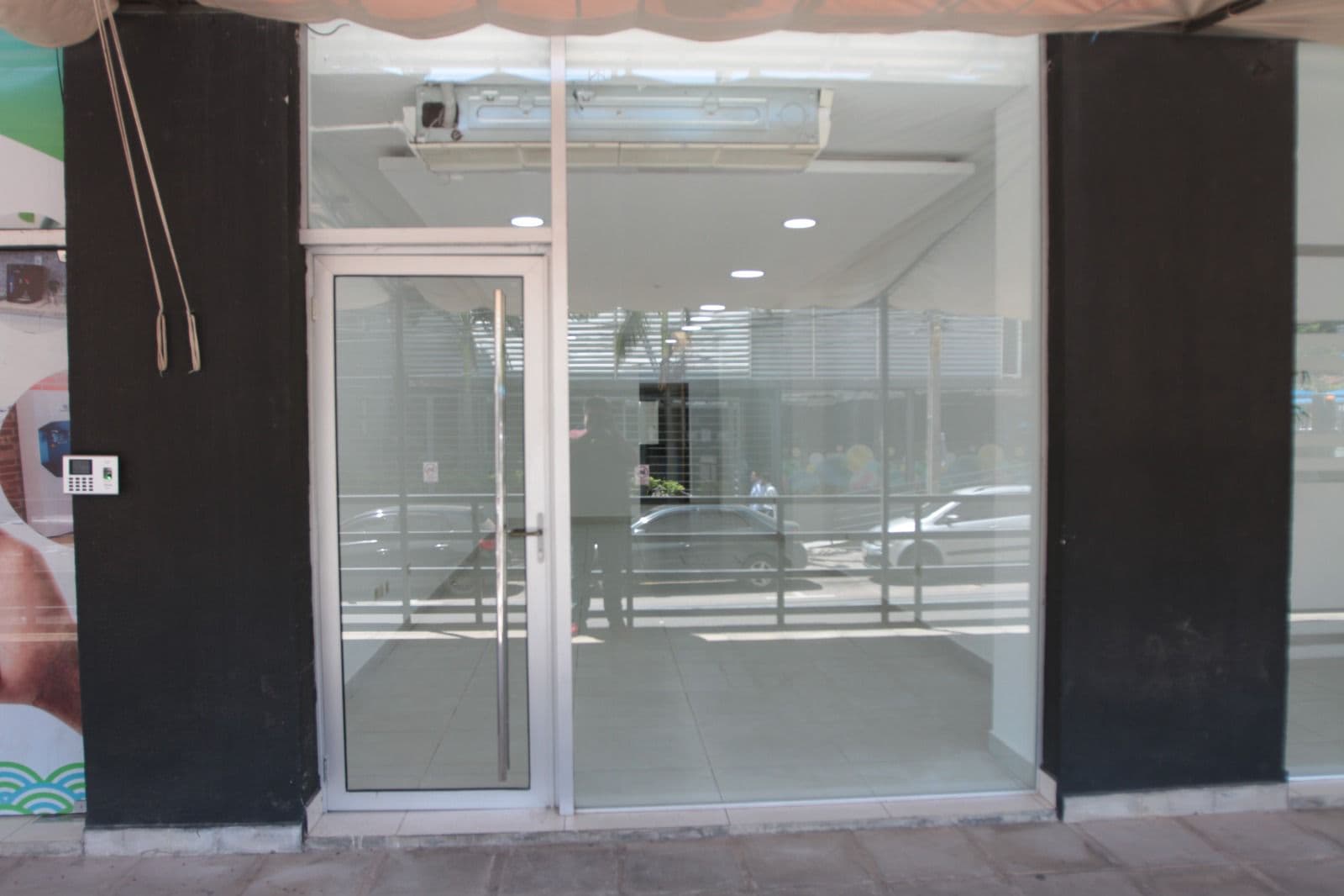 Salon para oficina o comercio en zona estrategica en villamorra — foto 3