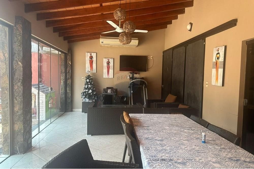 Casa con piscina en barrio san vicente, foto 4