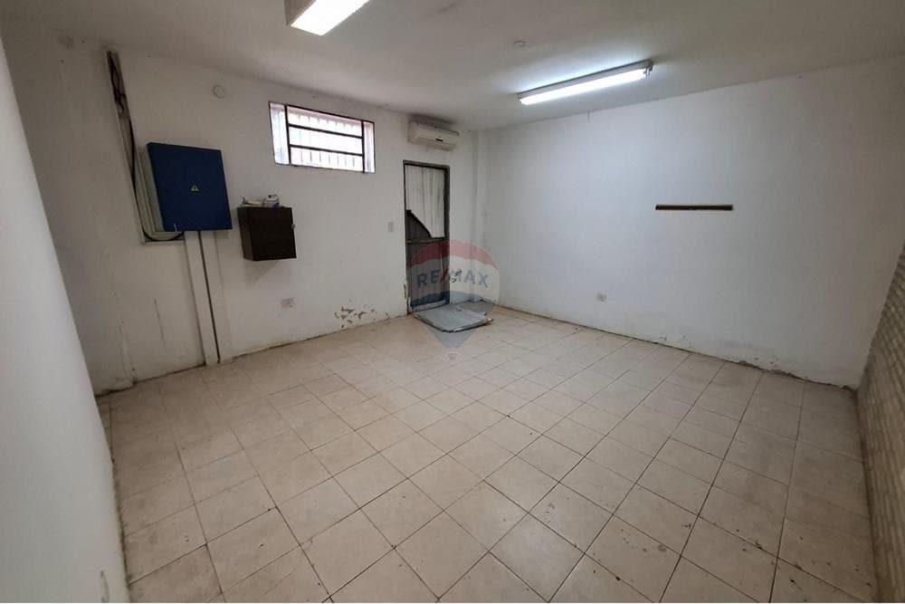de Depósito c/ oficina en z/ Norte — foto 3