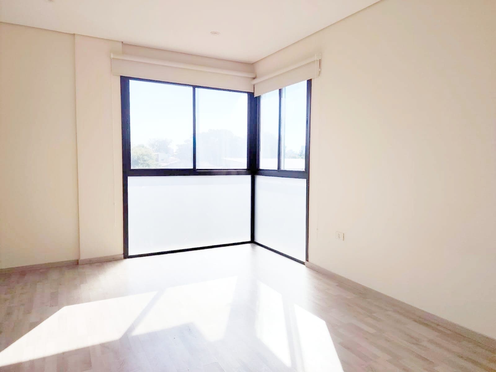 Departamento de Ragusa con dos cocheras en Alquiler - Barrio Herrera, foto 5