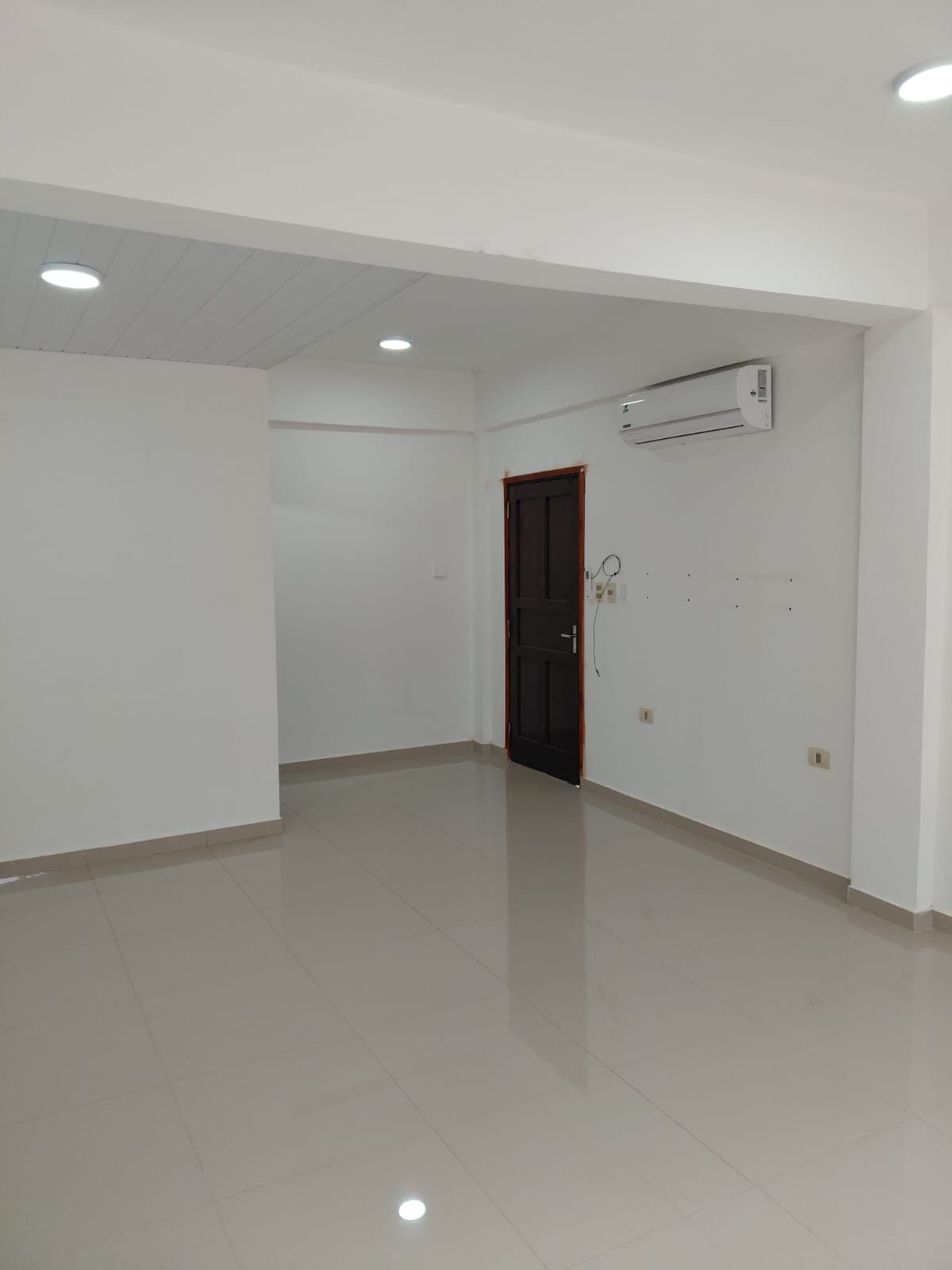 De salón comercial en Villa Elisa, foto 3