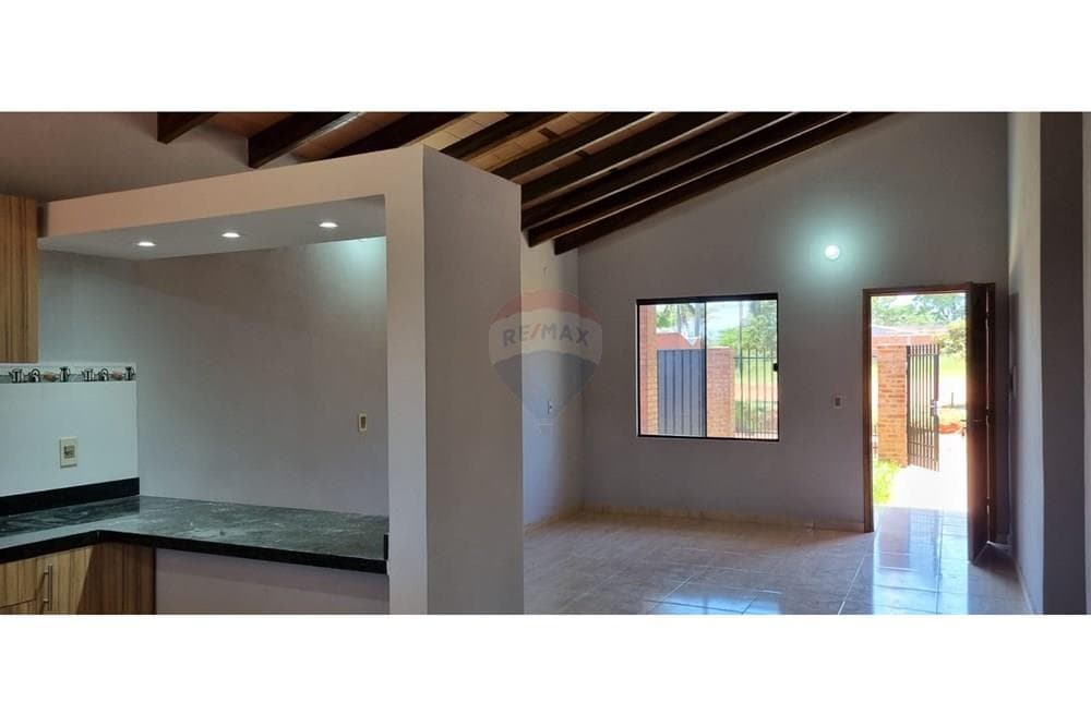 Casa en Venta – Ñemby, Barrio San Carlos, foto 2