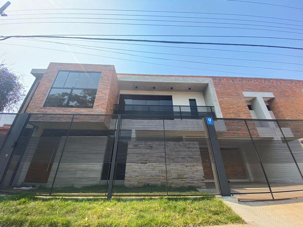 De Amplio Duplex En Barrio Villa Adela - Luque, foto 1