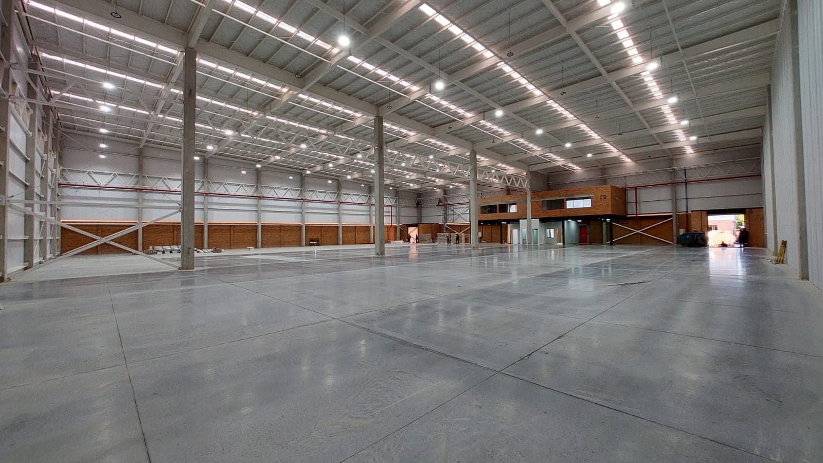 Alquilo depositos de primer nivel desde 1.125 m2 zona aeropuerto‼️ c-1142