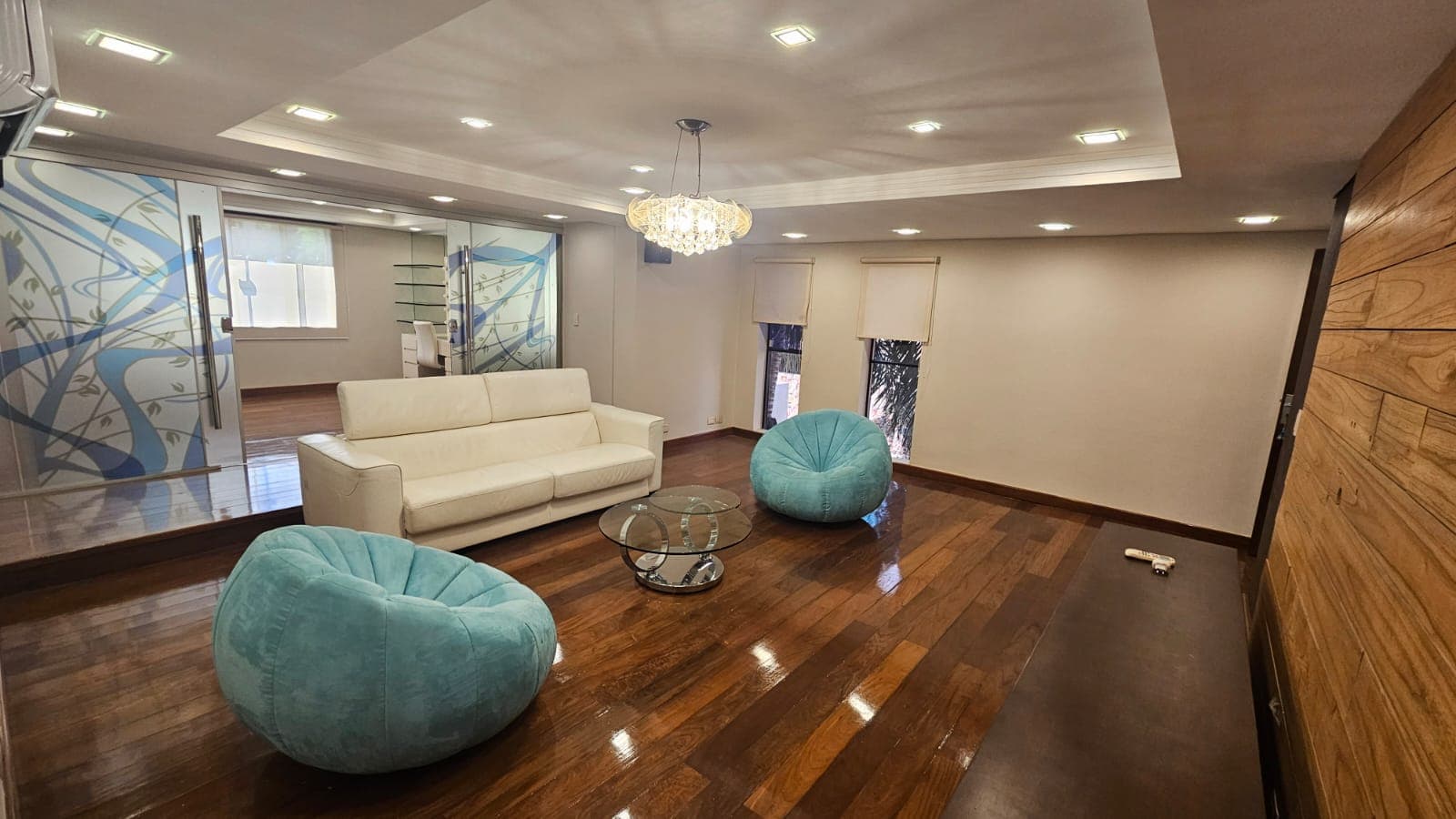 *en venta o alquiler lujosa y amplia residencia en barrio manora