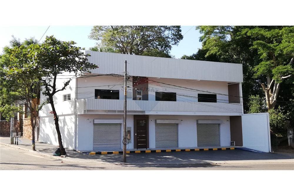 Alquilo 2 salones sobre avda. Fdo. De la mora