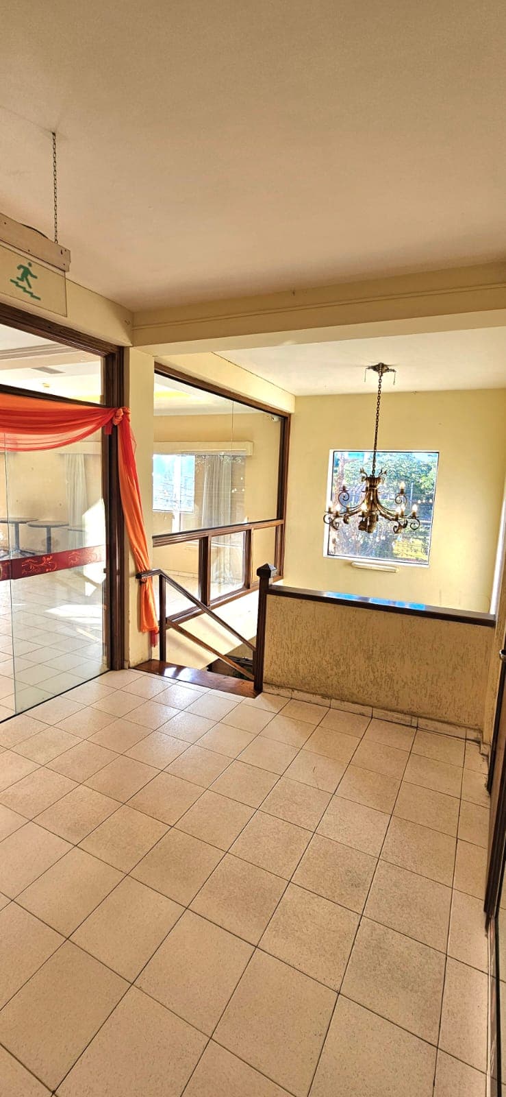salon comercial en barrio Herrera, foto 5