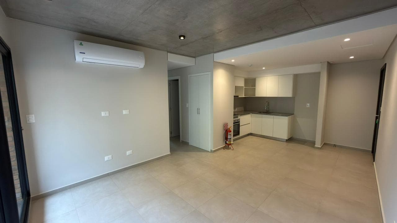 De departamento en edificio urban cumbres Luque — foto 1