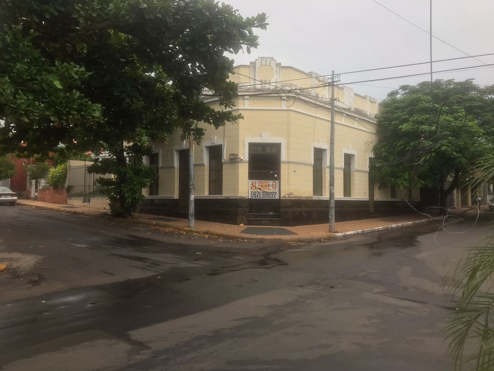 Casa con excelente ubicación para demoler o invertir