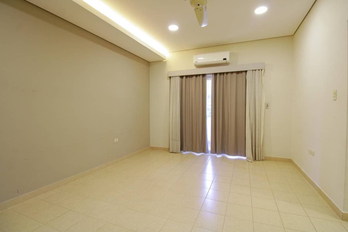 amplia Residencia en barrio Mcal. Estigarribia 1500 m2, foto 4