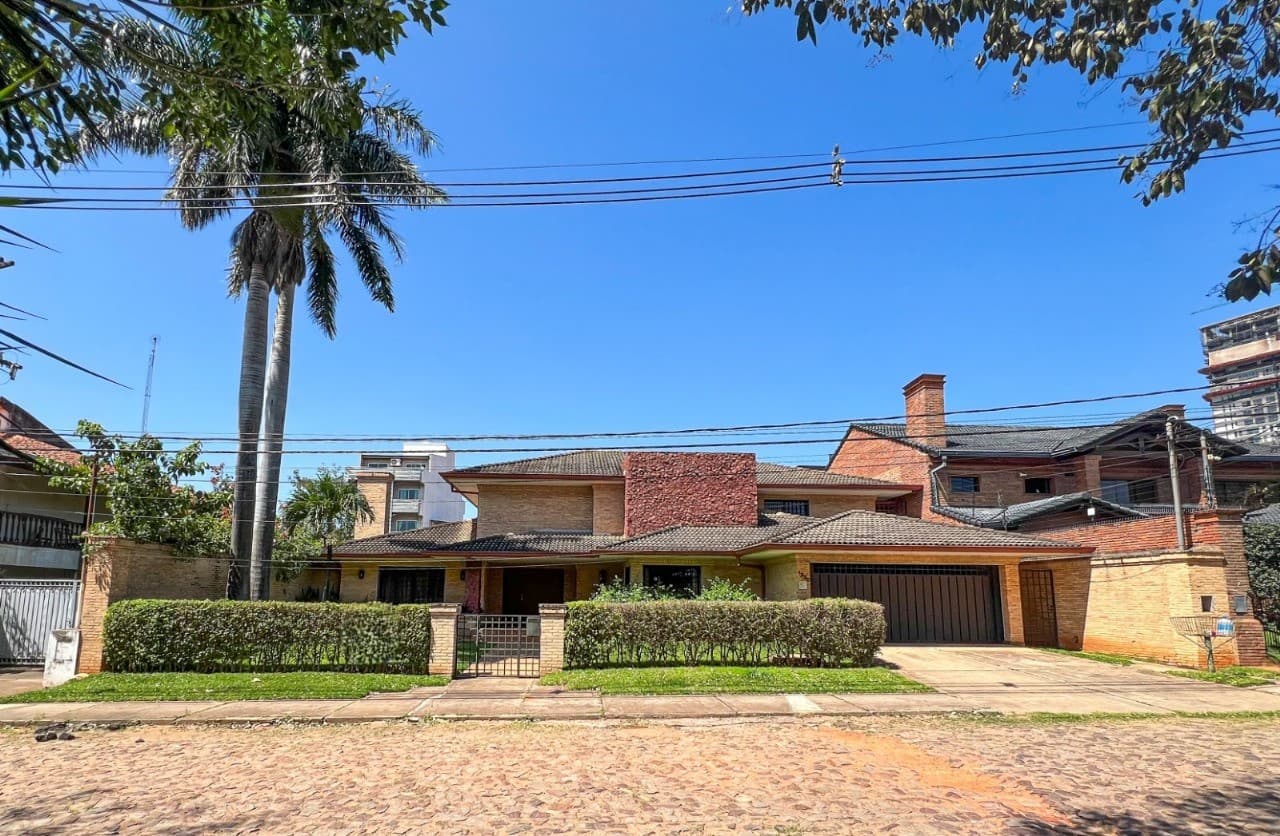 Exclusiva residencia en Las Lomas, Zona Shopping del Sol