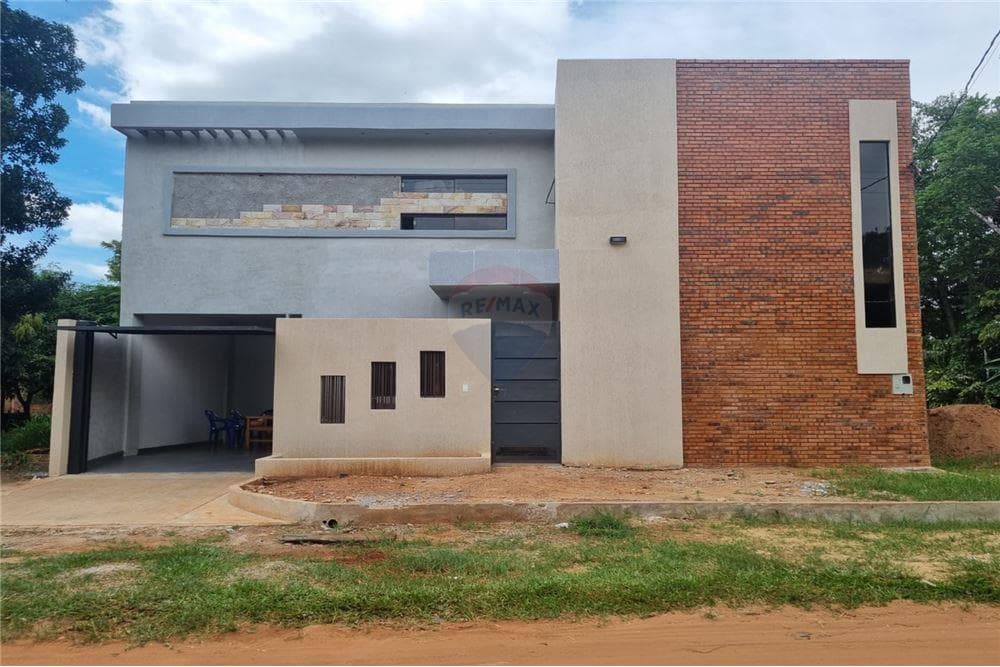 Hermosa casa con piscina en Luque