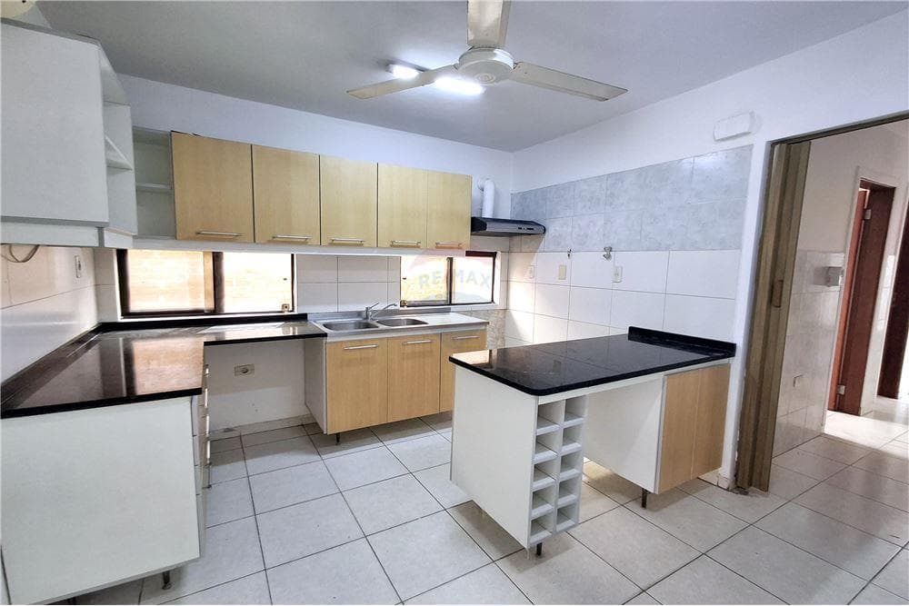 Casa en condominio boulevard confederación Luque, foto 5