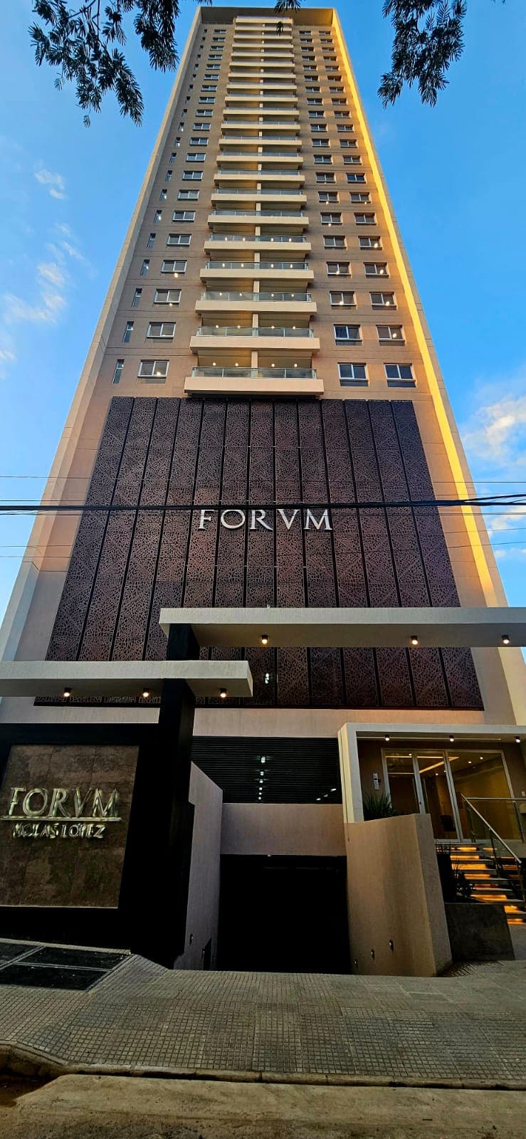Vendo Departamento de 1 habitación con cochera en el Piso 10 Asuncion