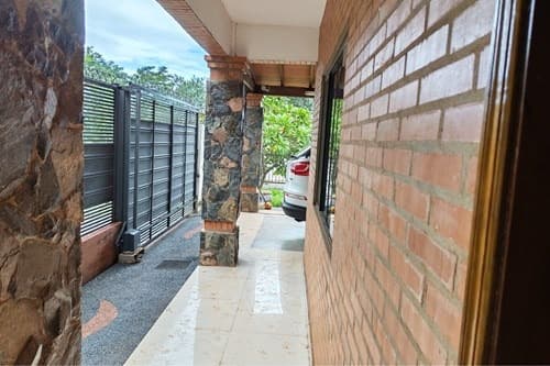 Hermosa casa con piscina en Villa Elisa, foto 5