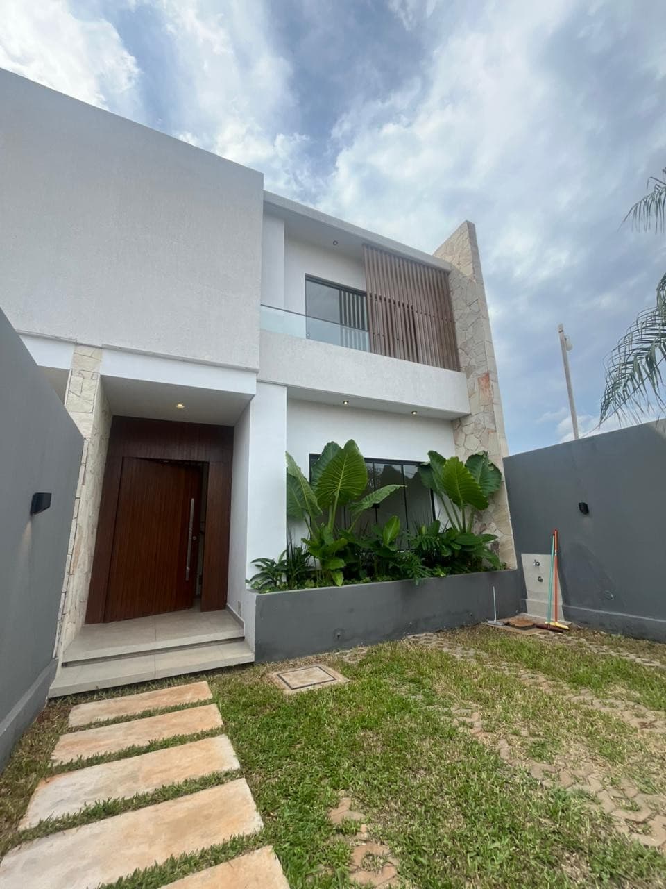 Vendo duplex a estrenar de 3 dormitorios - Luque loma merlo zona aeropuerto