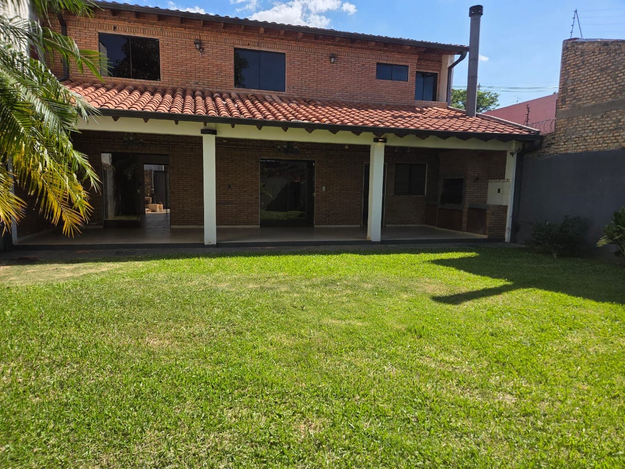 Vendo Hermosa y Amplia Residencia de 3 Habit en Suite en Oferta!!