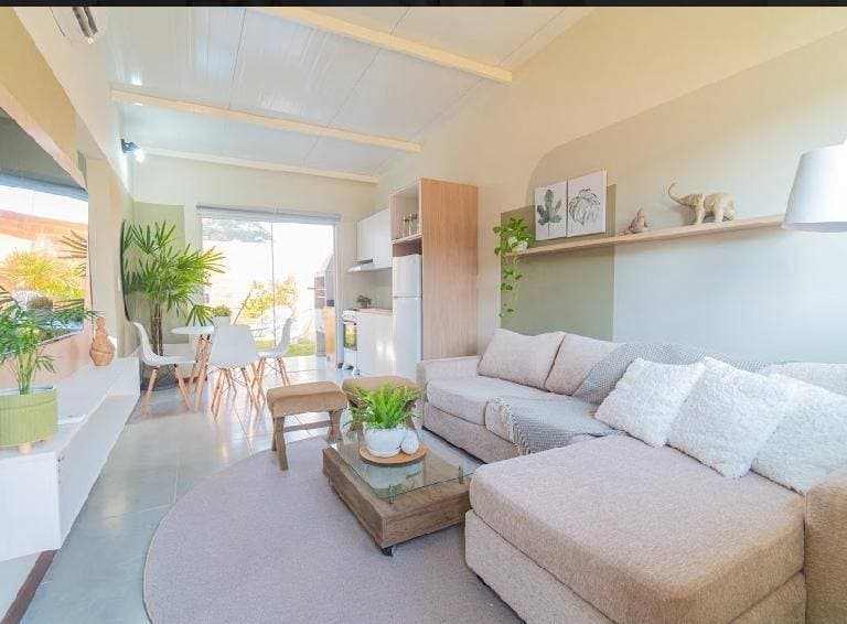 En venta casas de tres dormitorios en barrio cerrado arasy III, aregua
