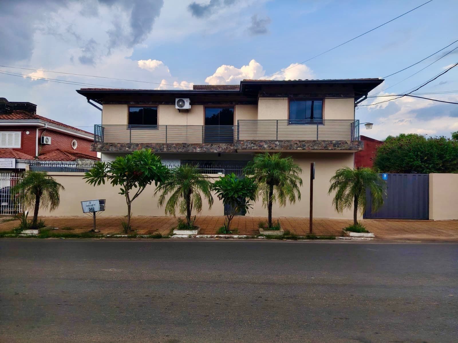 Hermosa Casa En Fndo De La Mora. Zona Sur — foto 2