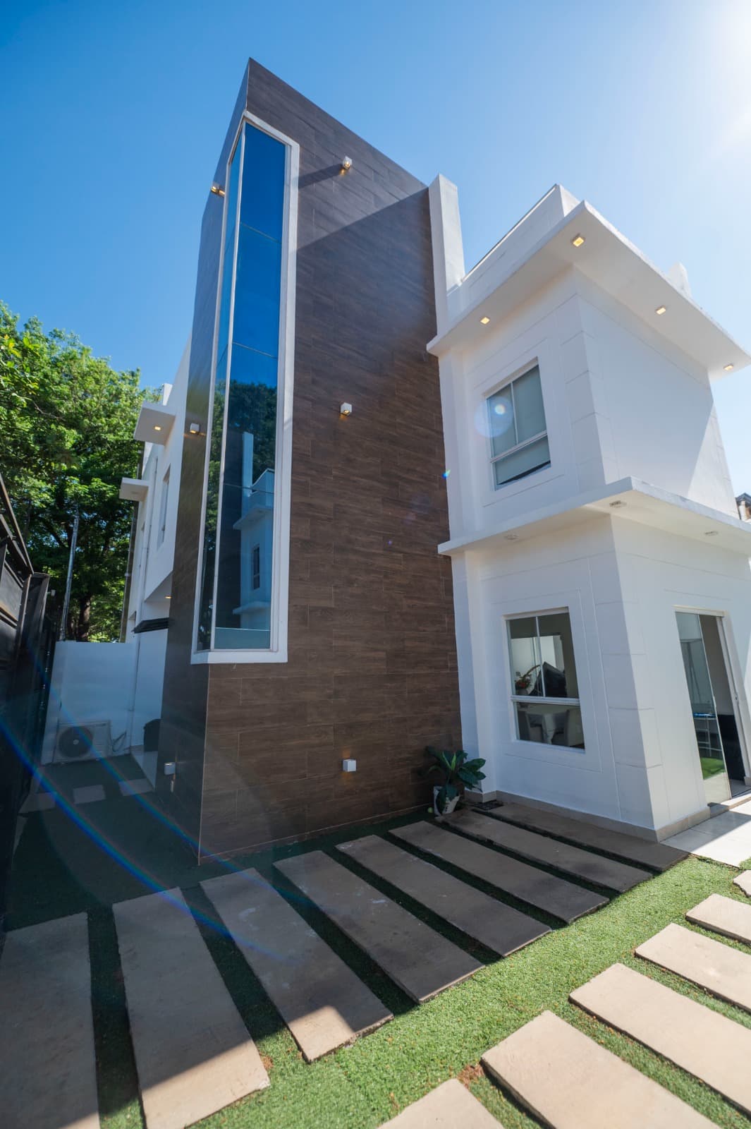 Triplex estilo minimalista en Lambaré, foto 4