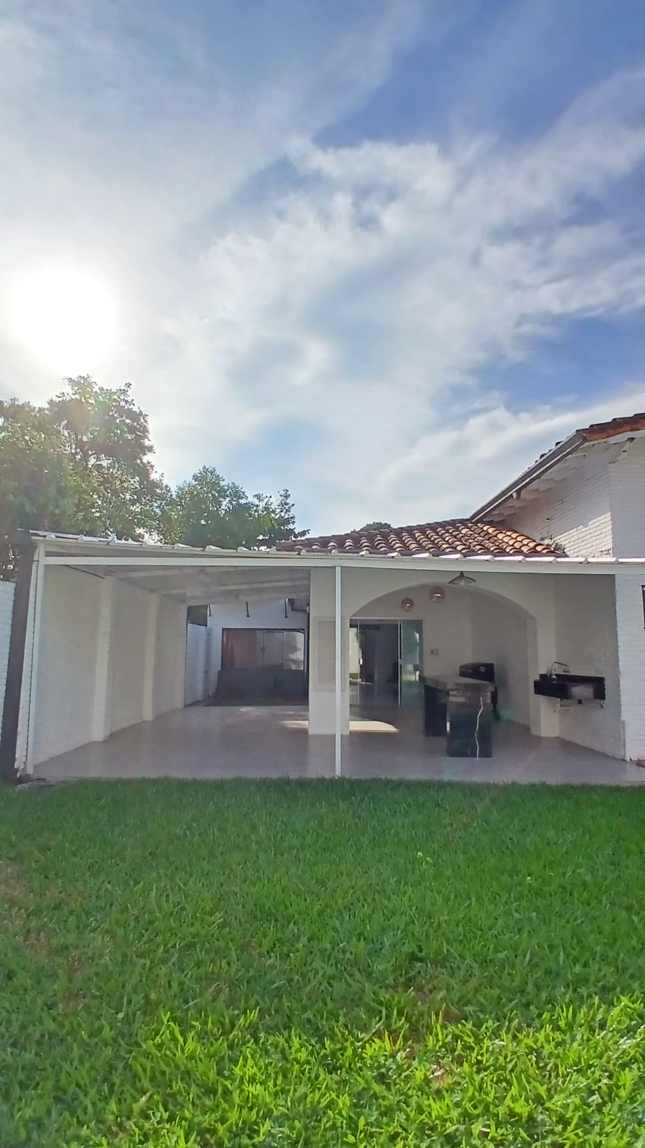 Hermosa casa de una planta en los laureles — foto 5