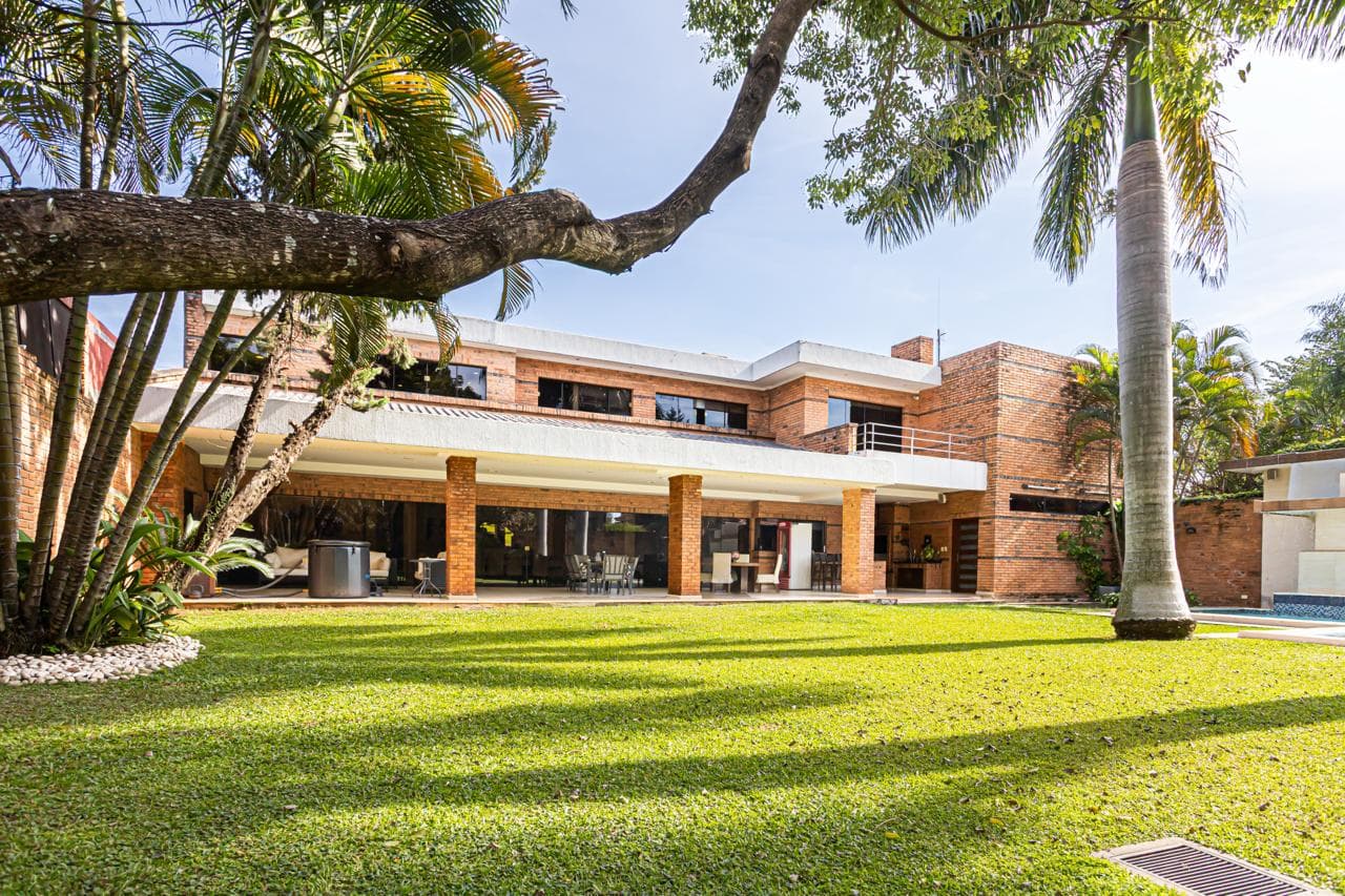 Residencia de Lujo en Barrio Mariscal Estigarribia