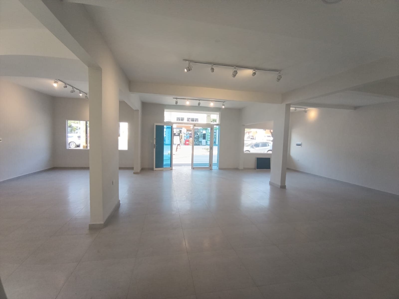 De Salón Comercial U Oficina – Fernando de la Mora Zona Sur — foto 2