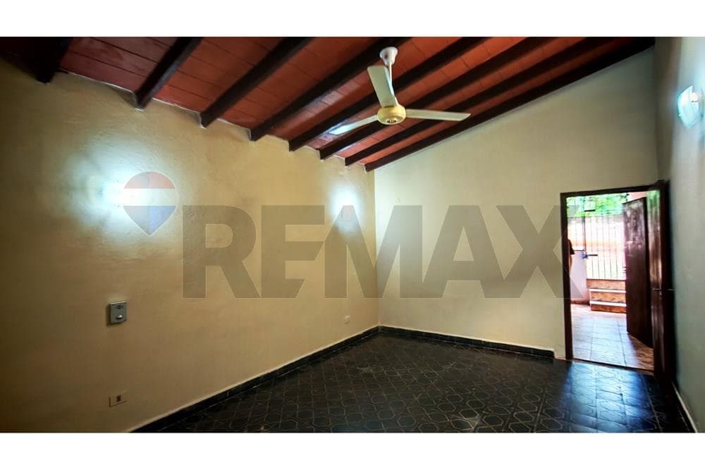 Casa - Alquiler - San Lorenzo, Paraguay — foto 4
