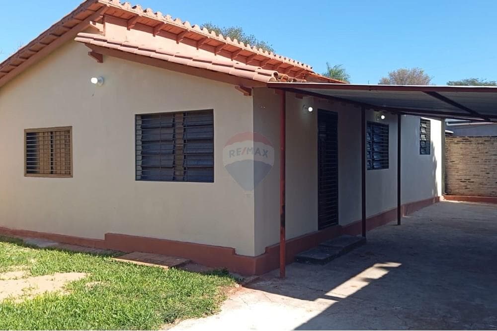 Alquilo casa en capiata