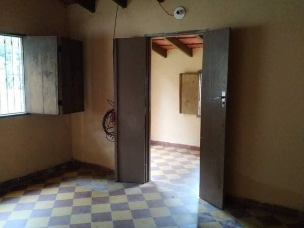 Casa a demoler o refaccionar en amplio terreno - Lambaré, foto 2