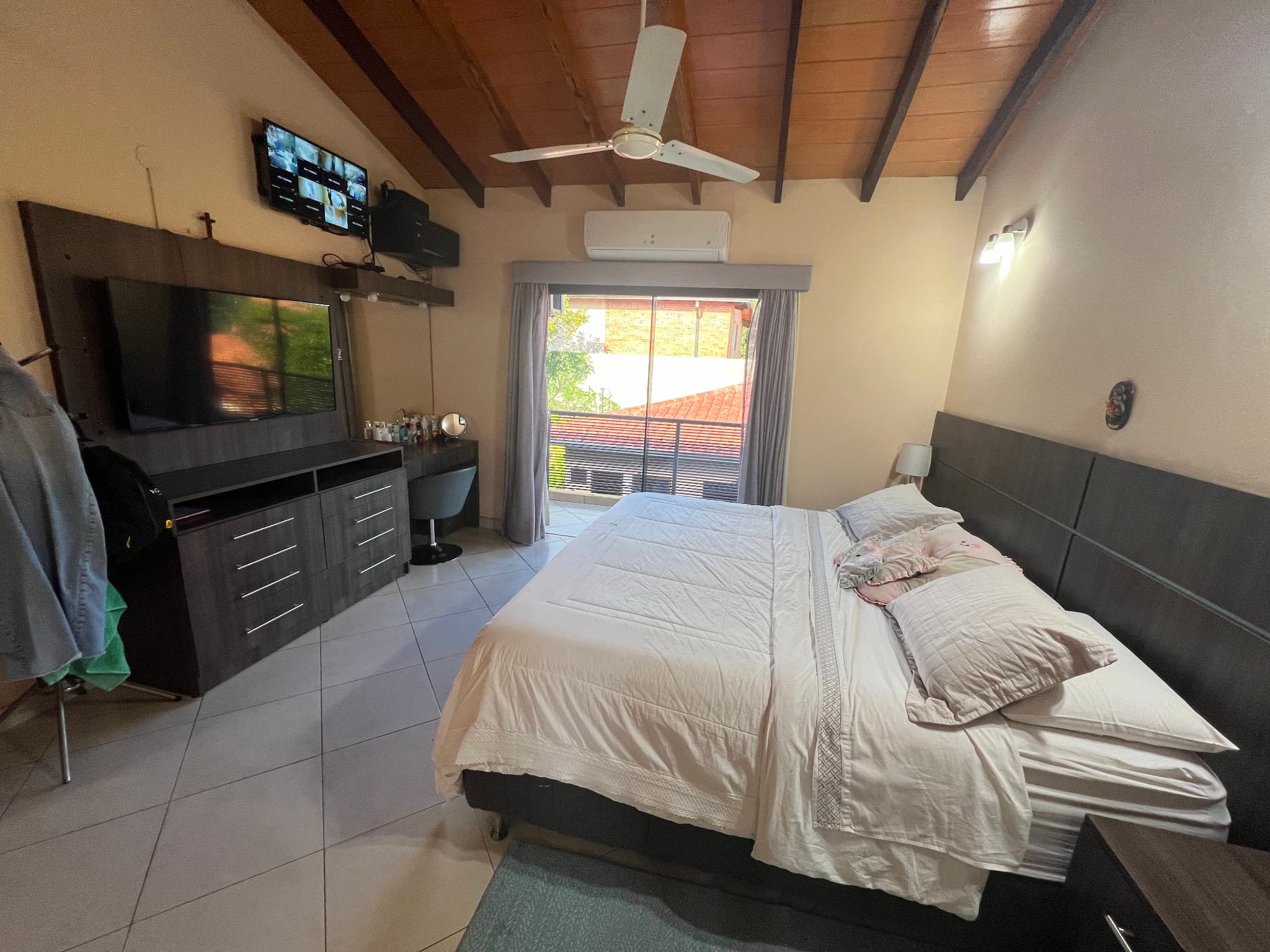 Casa De Tres Dormitorios En La Ciudad De Lambare — foto 3