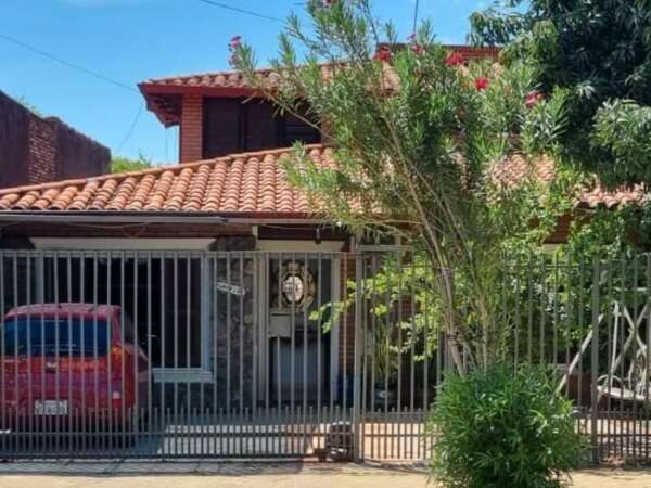 Casa en san vicente, zona residencial ,a una cuadra de felix bogado, foto 1