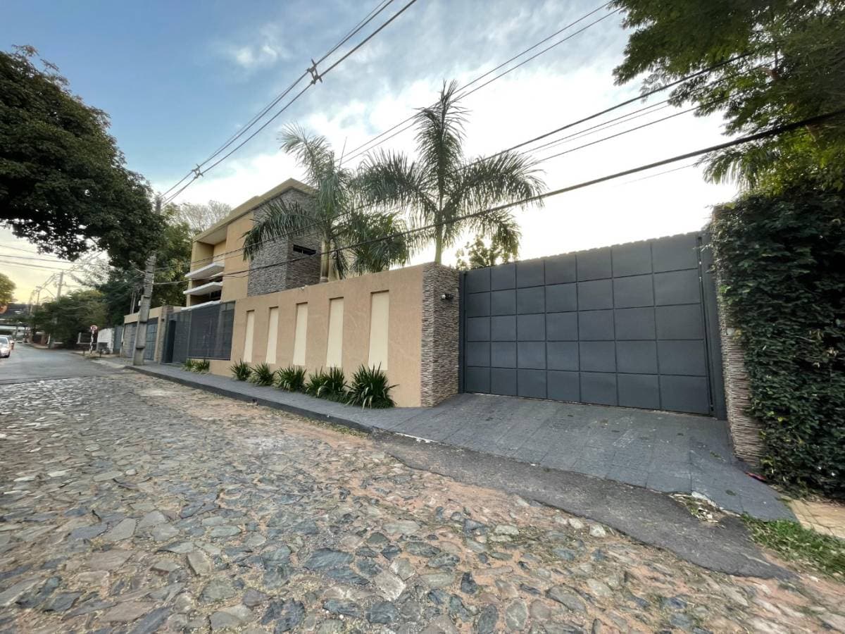 En venta residencia en barrio mburicao