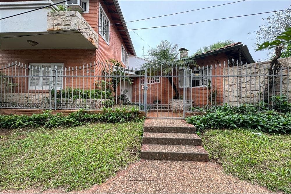 Vendo casa a 2 cuadras del yacht